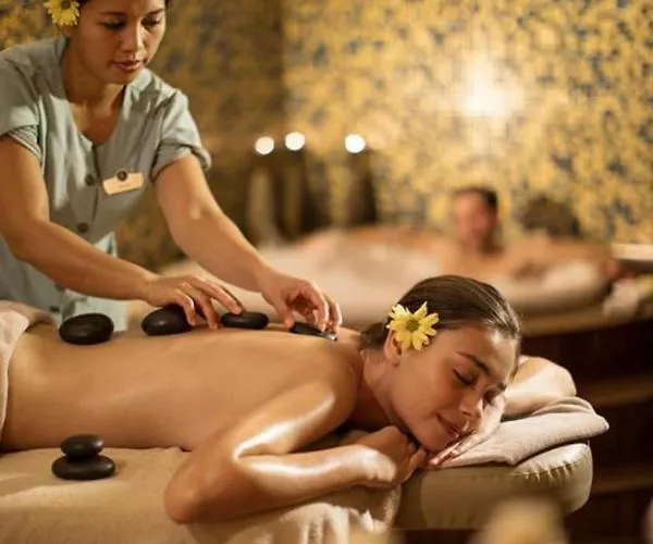 Üdülőközpont Merit Crystal Cove & Casino Karavász