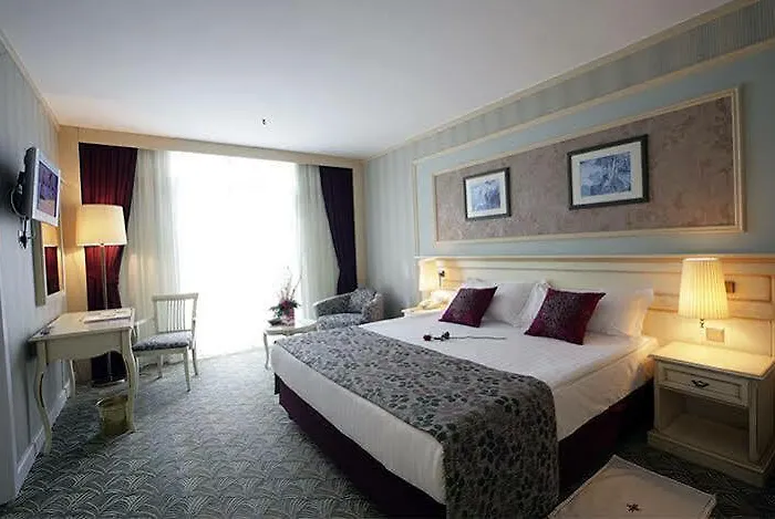 Merit Crystal Cove & Casino Üdülőközpont Karavász