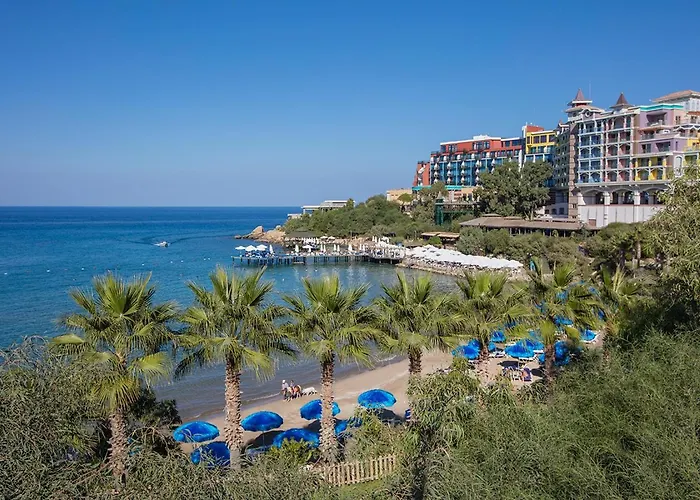 Merit Crystal Cove & Casino Üdülőközpont Karavász