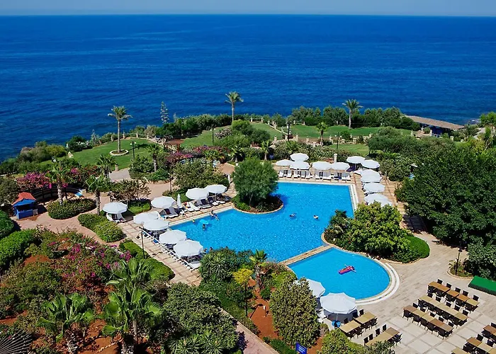 Merit Crystal Cove & Casino 5*