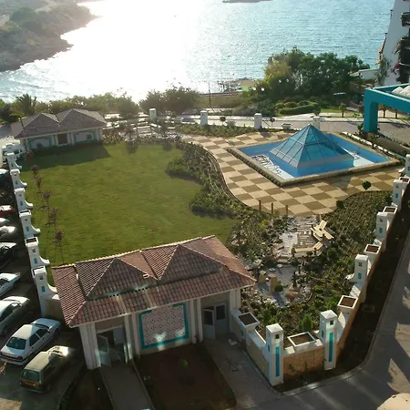 Merit Crystal Cove Casino & Hotell 5*