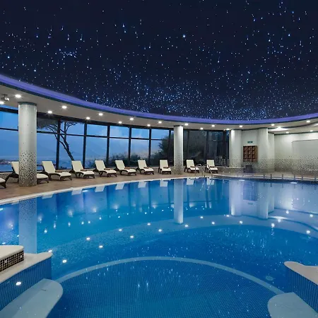 Merit Crystal Cove & Casino Resort 5*