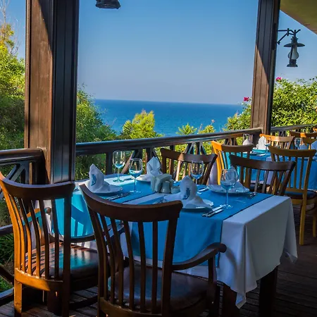 Hotel Merit Crystal Cove Casino &
