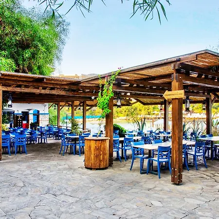 Hotell Merit Crystal Cove Casino &