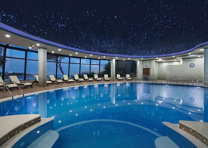 Merit Crystal Cove & Casino Rezort 5*